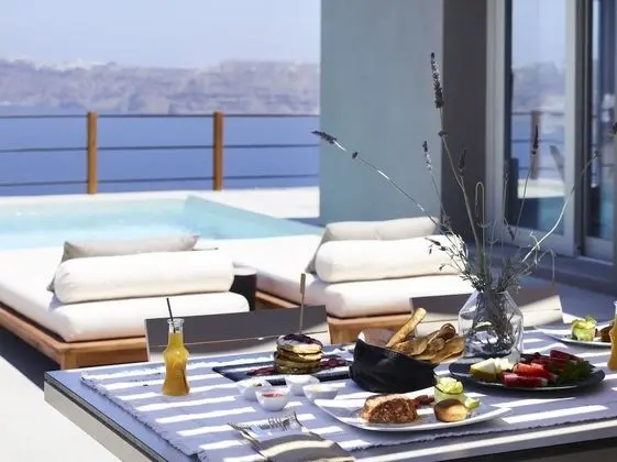 Superior Suite with Loft with Caldera View and Private Pool
