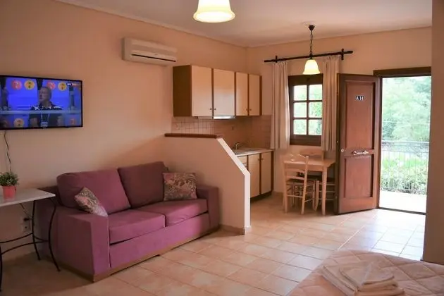 Tek Büyük veya İki Ayrı Yataklı Oda (Upper floor)