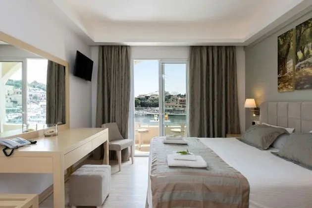 Tek Büyük Yataklı Oda, Deniz Manzaralı (with extra bed)