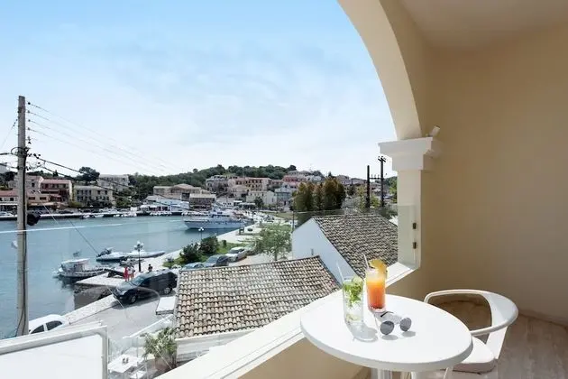 Tek Büyük Yataklı Oda, Deniz Manzaralı (with extra bed)
