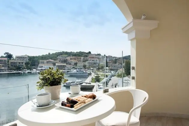 Tek Büyük Yataklı Oda, Deniz Manzaralı (with extra bed)