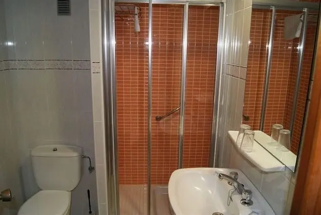 Üç Kişilik Oda
