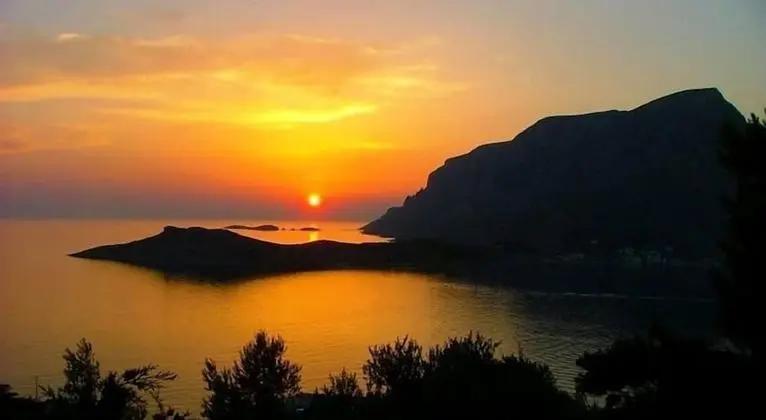 Honeymoon Oda, Deniz Manzaralı (Top Floor)