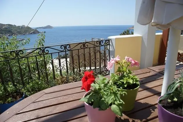Two Bedroom Studio for 2 adults and 2 children (Sea View)