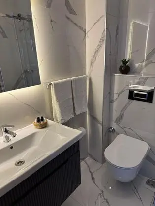 Çift Kişilik, Kara Manzaralı, Balkonlu