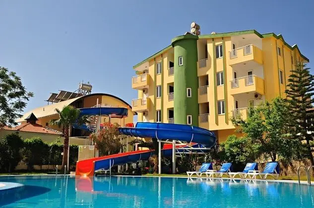 Family Apart Daire, 2 Yatak Odası, Havuz Manzaralı, Havuz Kenarı