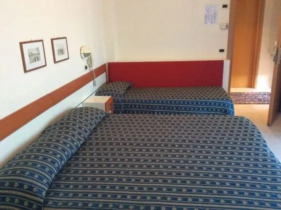 Üç Kişilik Oda