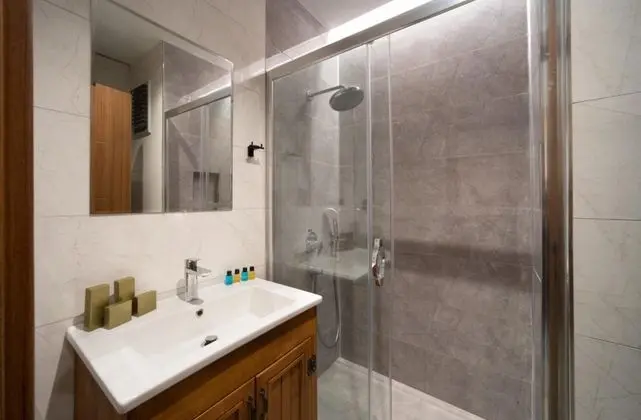 Deluxe Çift Kişilik Oda, Bahçe Manzaralı, Fransız Balkonlu