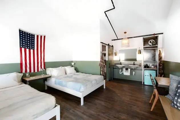 Basic Tek Büyük Yataklı Oda