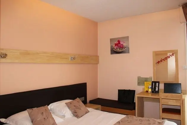 Tek Büyük Yataklı Oda, 1 Büyük (Queen) Boy Yatak