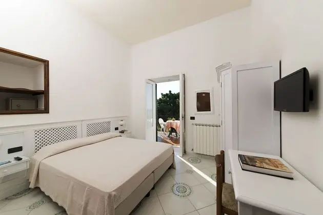 Tek Büyük veya İki Ayrı Yataklı Oda, Deniz Manzaralı