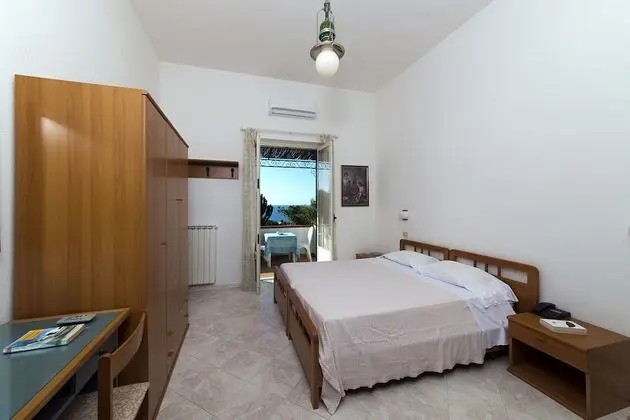 Tek Büyük veya İki Ayrı Yataklı Oda, Deniz Manzaralı