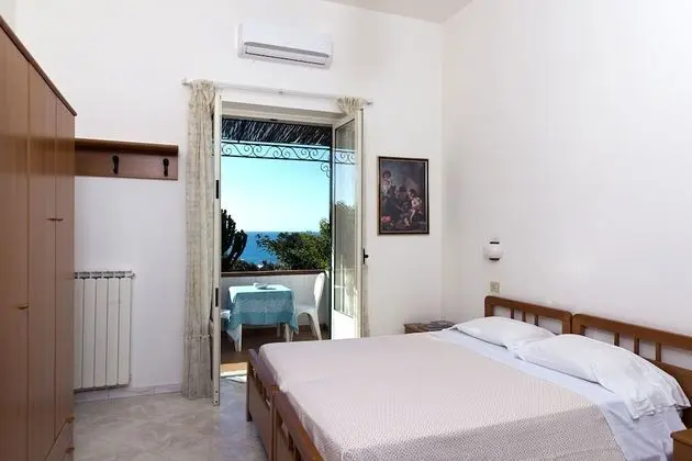 Tek Büyük veya İki Ayrı Yataklı Oda, Deniz Manzaralı