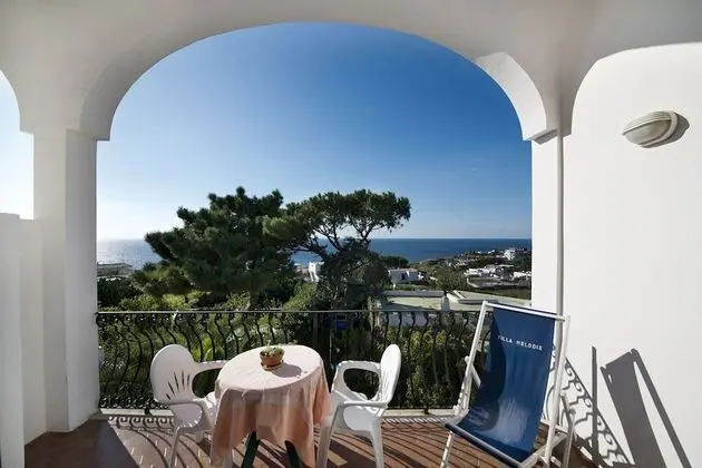Tek Büyük veya İki Ayrı Yataklı Oda, Deniz Manzaralı