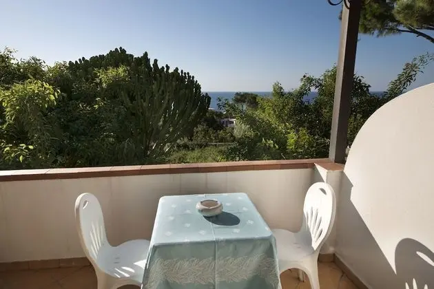 Tek Büyük veya İki Ayrı Yataklı Oda, Deniz Manzaralı