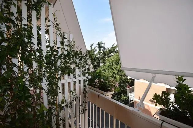 Junior Süit, Balkon