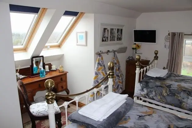 İki Ayrı Yataklı Oda, Ortak Banyo