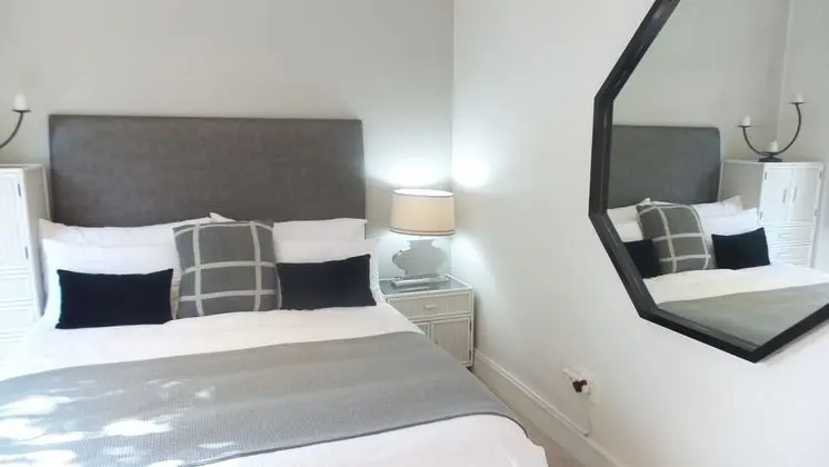 Chic Afro-Mod 2 Rooms Suite