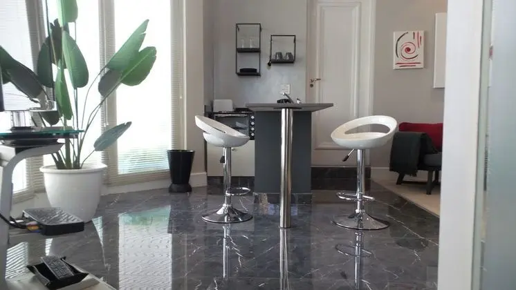 Chic Afro-Mod 2 Rooms Suite