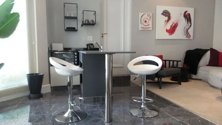 Chic Afro-Mod 2 Rooms Suite
