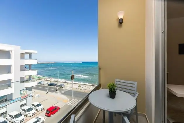 Junior Süit, Kısmi Deniz Manzaralı (Top Floor G4)
