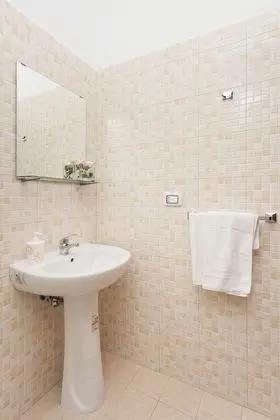 Economy Tek Büyük Yataklı Oda, Ortak Banyo