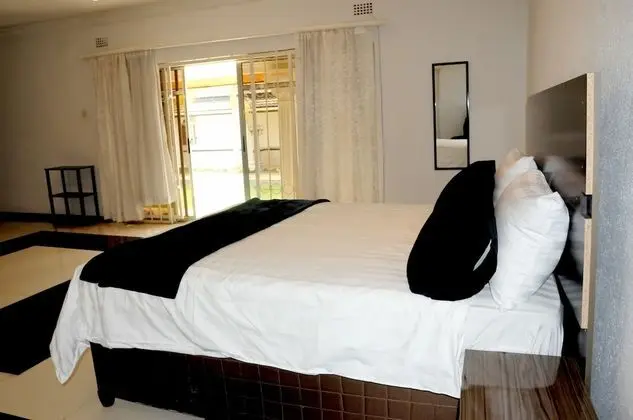 Deluxe Tek Büyük Yataklı Oda, 1 Büyük (Queen) Boy Yatak, Havuz Manzaralı