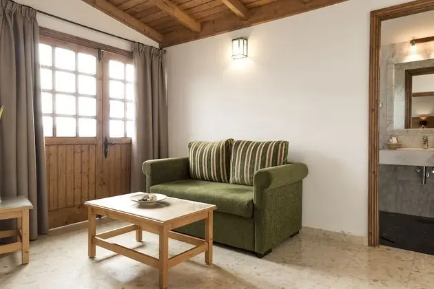 Junior Süit (3 Adults)