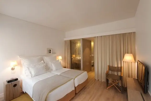 Tek Büyük veya İki Ayrı Yataklı Oda, Avlu Manzaralı (Patio)