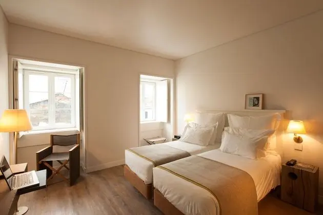 Tek Büyük veya İki Ayrı Yataklı Oda, Avlu Manzaralı (Patio)