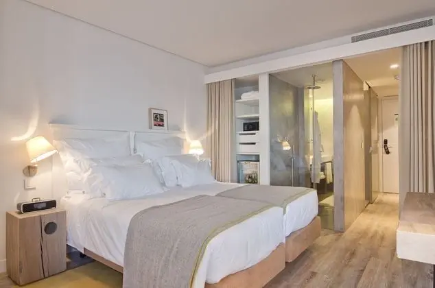 Tek Büyük veya İki Ayrı Yataklı Oda, Avlu Manzaralı (Patio)