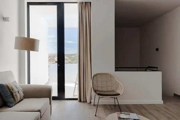 Duplex Suite, Land View