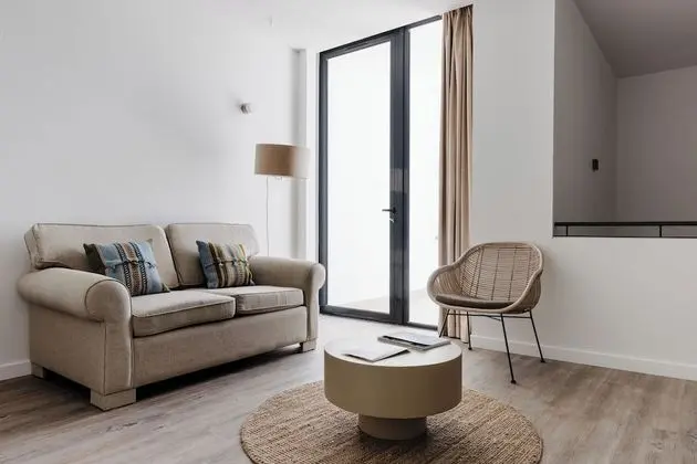 Duplex Suite, Land View