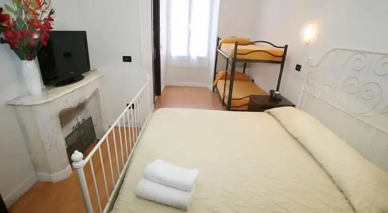 Üç Kişilik Oda