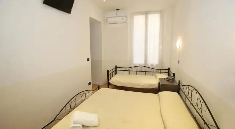 Üç Kişilik Oda