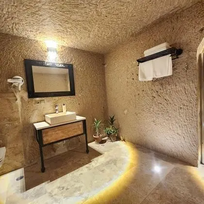 Tyna Mağara Oda