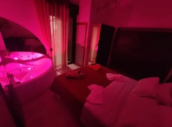 Romantic Tek Büyük Yataklı Oda