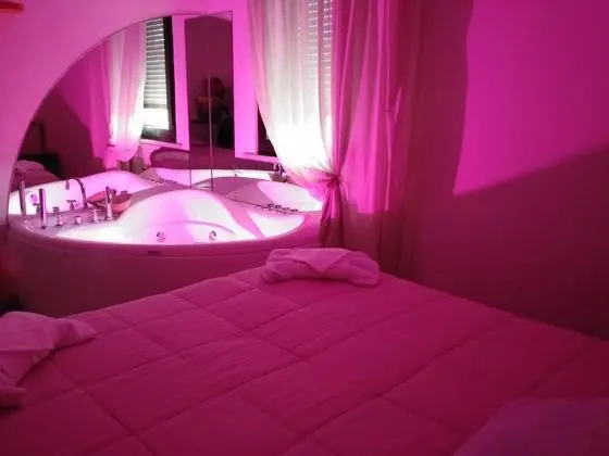 Romantic Tek Büyük Yataklı Oda