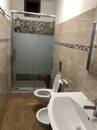 Tek Büyük veya İki Ayrı Yataklı Oda, Ortak Banyo