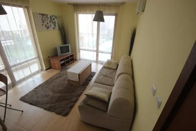 Apart Daire, 1 Yatak Odası, Balkon, Havuz Manzaralı