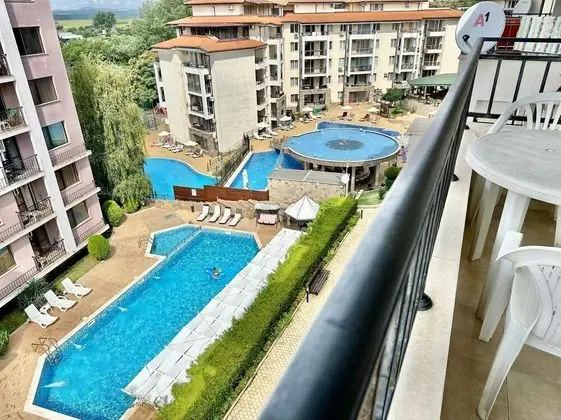 Classic Apart Daire, Havuz Manzaralı
