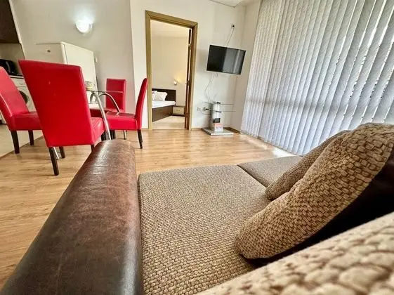Classic Apart Daire, Havuz Manzaralı