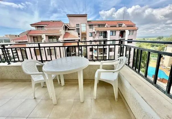 Classic Apart Daire, Havuz Manzaralı