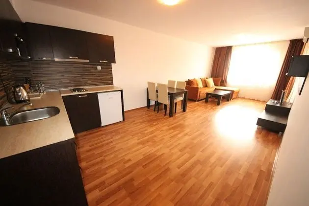 Classic Apart Daire, Havuz Manzaralı