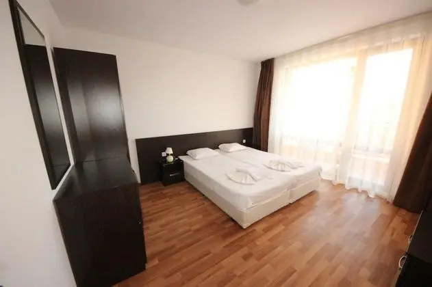 Comfort Apart Daire, Havuz Manzaralı