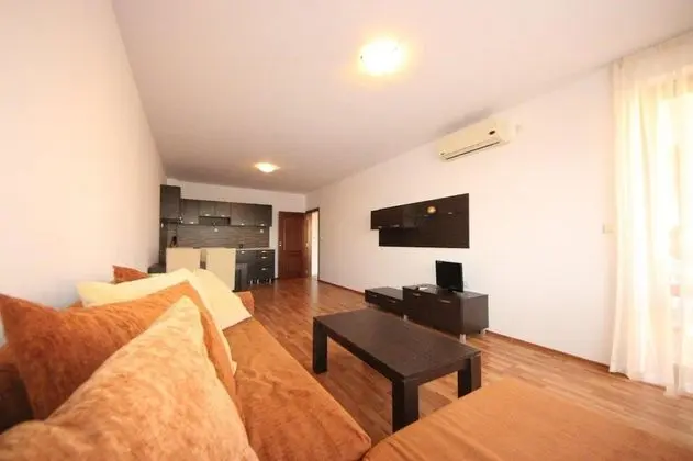 Comfort Apart Daire, Havuz Manzaralı
