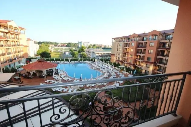 Comfort Apart Daire, Havuz Manzaralı