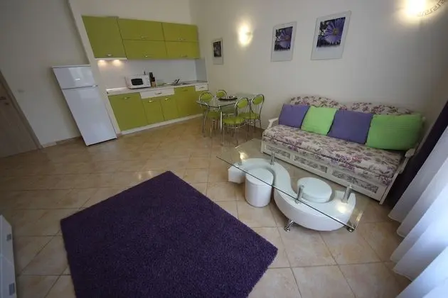 Comfort Apart Daire, Havuz Manzaralı