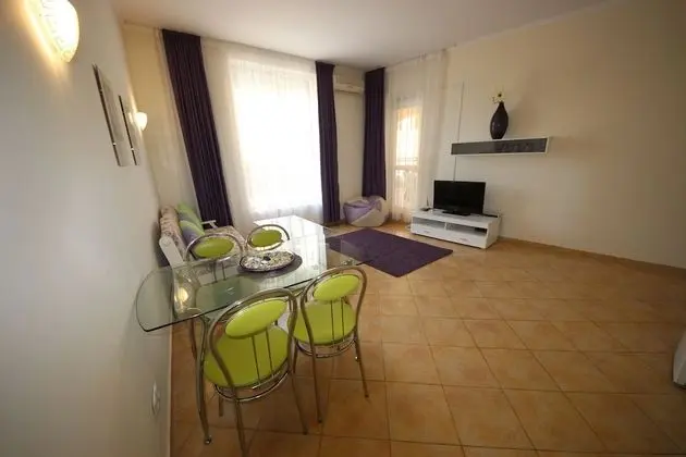 Comfort Apart Daire, Havuz Manzaralı
