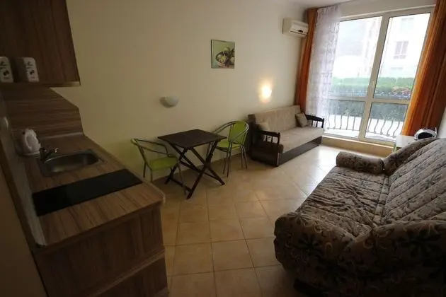 Comfort Stüdyo, Havuz Manzaralı